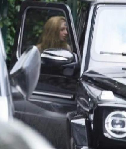 Doktorlar Dizisinin Unutulmaz Yıldızıyla Kızı Emine Özilhan Etiler'de Görüntülendi