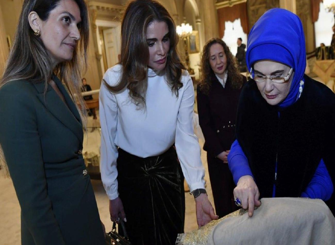 Dolmabahçe’de Emine Erdoğan ile Rania Al Abdullah’ın Özel Ziyareti ve Nakış Sergisi Gezisi