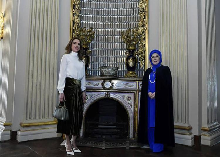 Dolmabahçe’de Emine Erdoğan ile Rania Al Abdullah’ın Özel Ziyareti ve Nakış Sergisi Gezisi