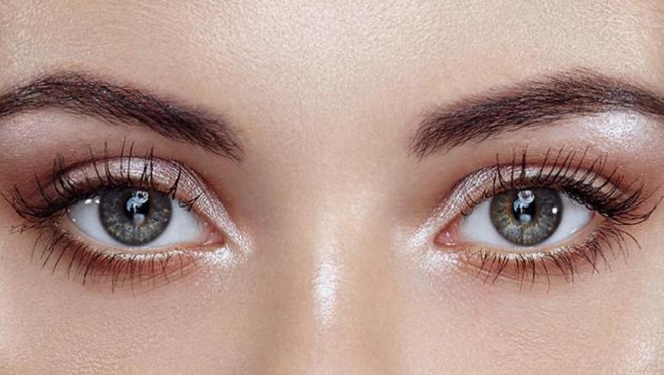 Göz Çevresi İçin Hafif Nemlendirici Karışımlar: Dikkat Edilmesi Gerekenler