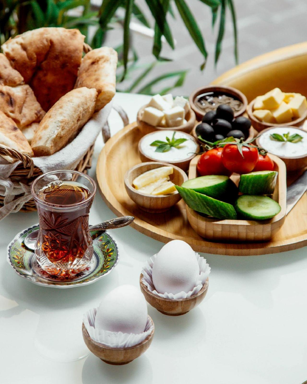 Ramazan Beslenmesinde Dengeli İftar ve Sahur: Hızlı Hatalardan Kaçınma Rehberi