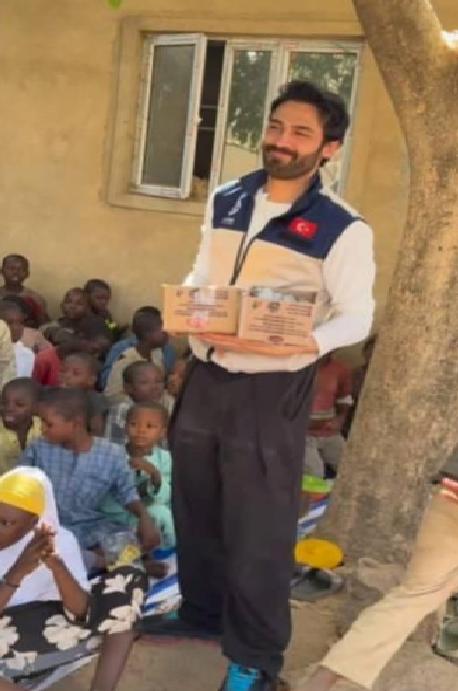 Ramazan Öncesi Ünlü İkili Nijerya Kano’da Yetimler İçin Umut Oldu