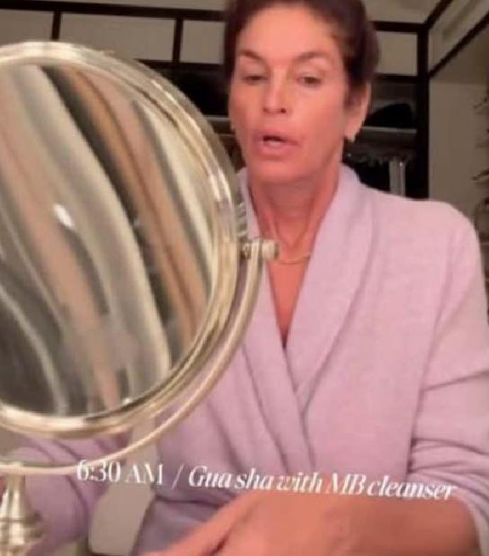Cindy Crawford’un Şaşırtan Sabah Rutinine Yakından Bakış: 2.5 Saatlik Güzellik Yolculuğu