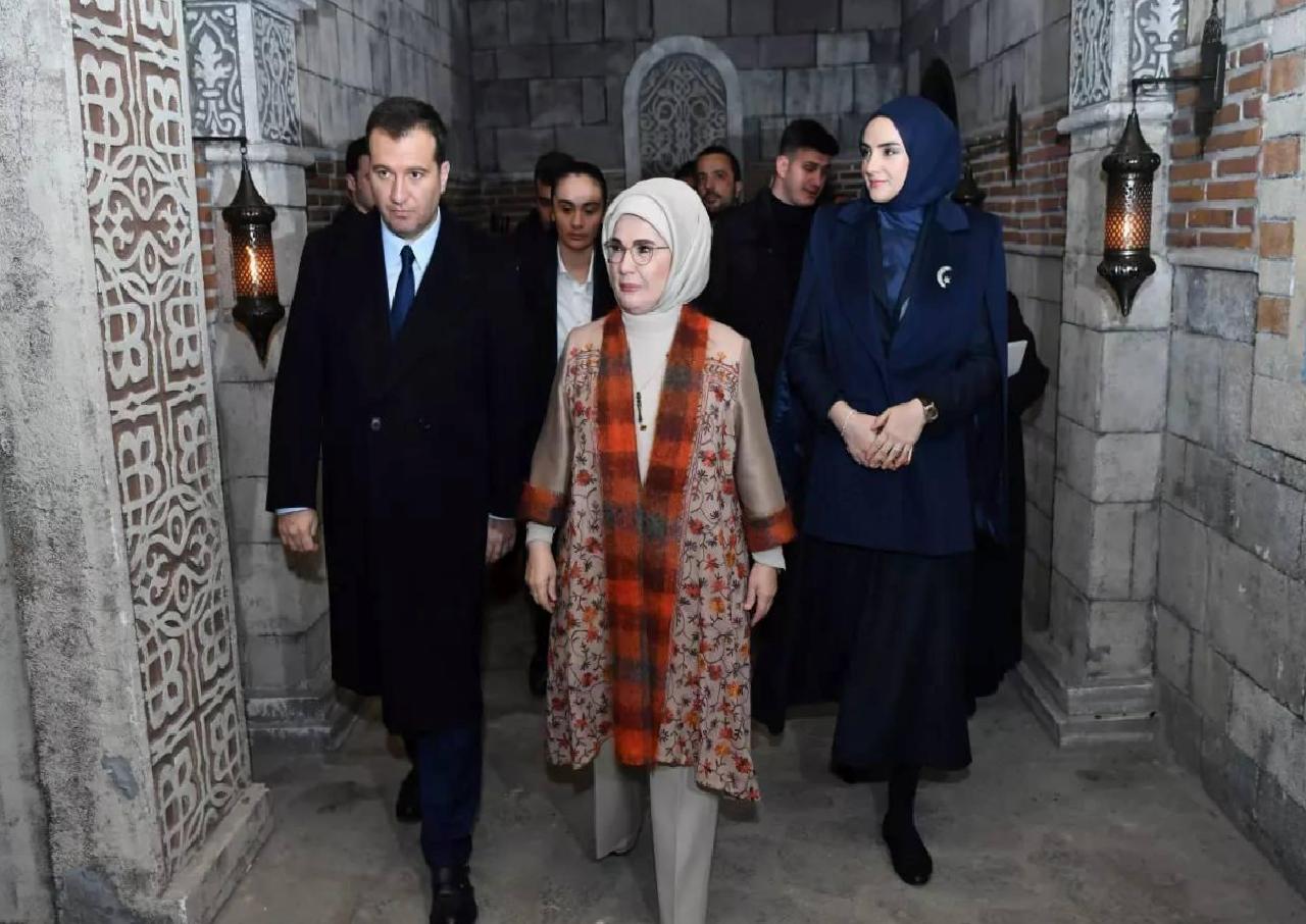 Emine Erdoğan’ın Bozdağ Film Platosu Ziyareti: İyilik, Dayanışma ve Medeniyet Vurgusu