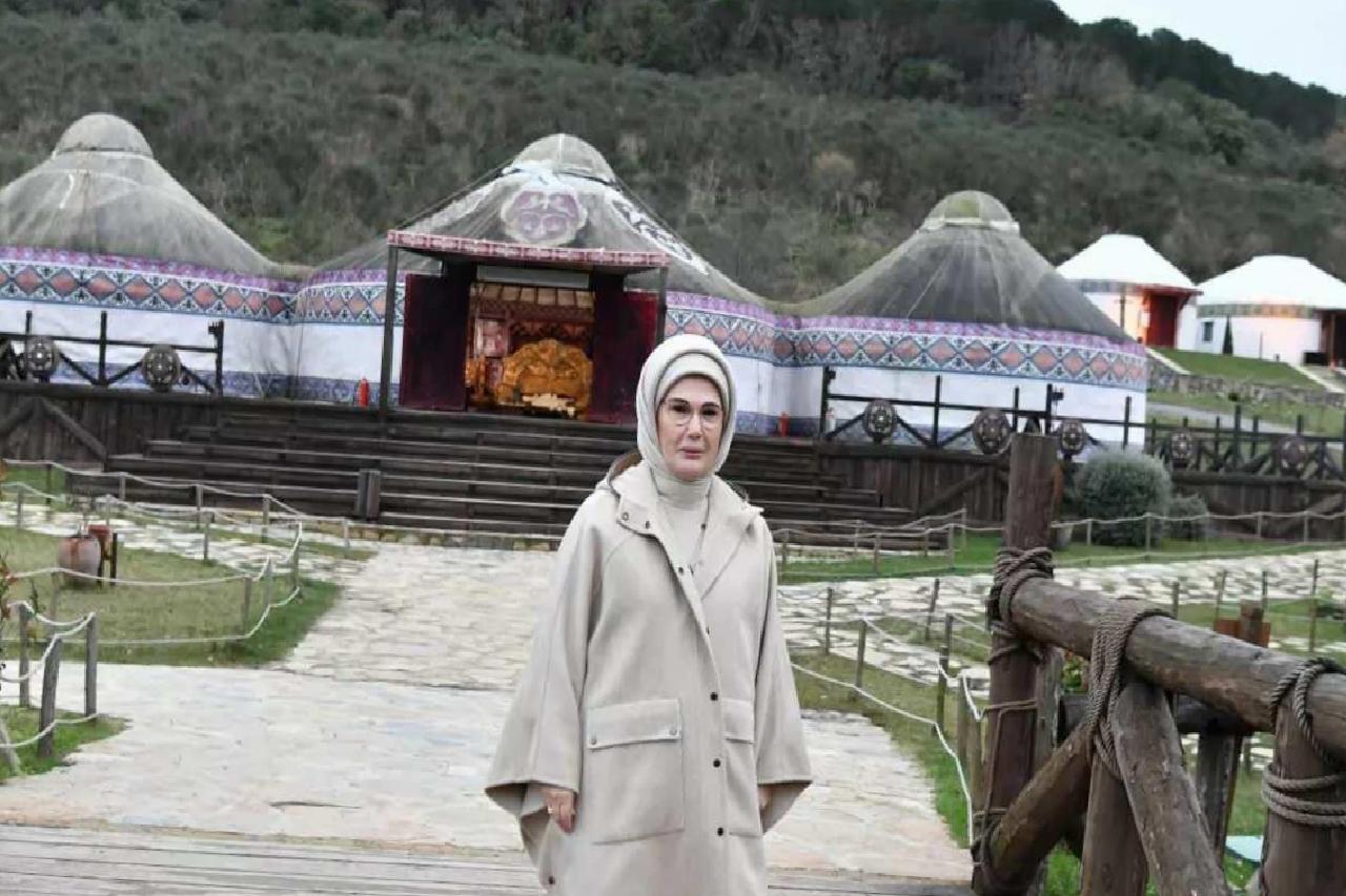 Emine Erdoğan’ın Bozdağ Film Platosu Ziyareti: İyilik, Dayanışma ve Medeniyet Vurgusu
