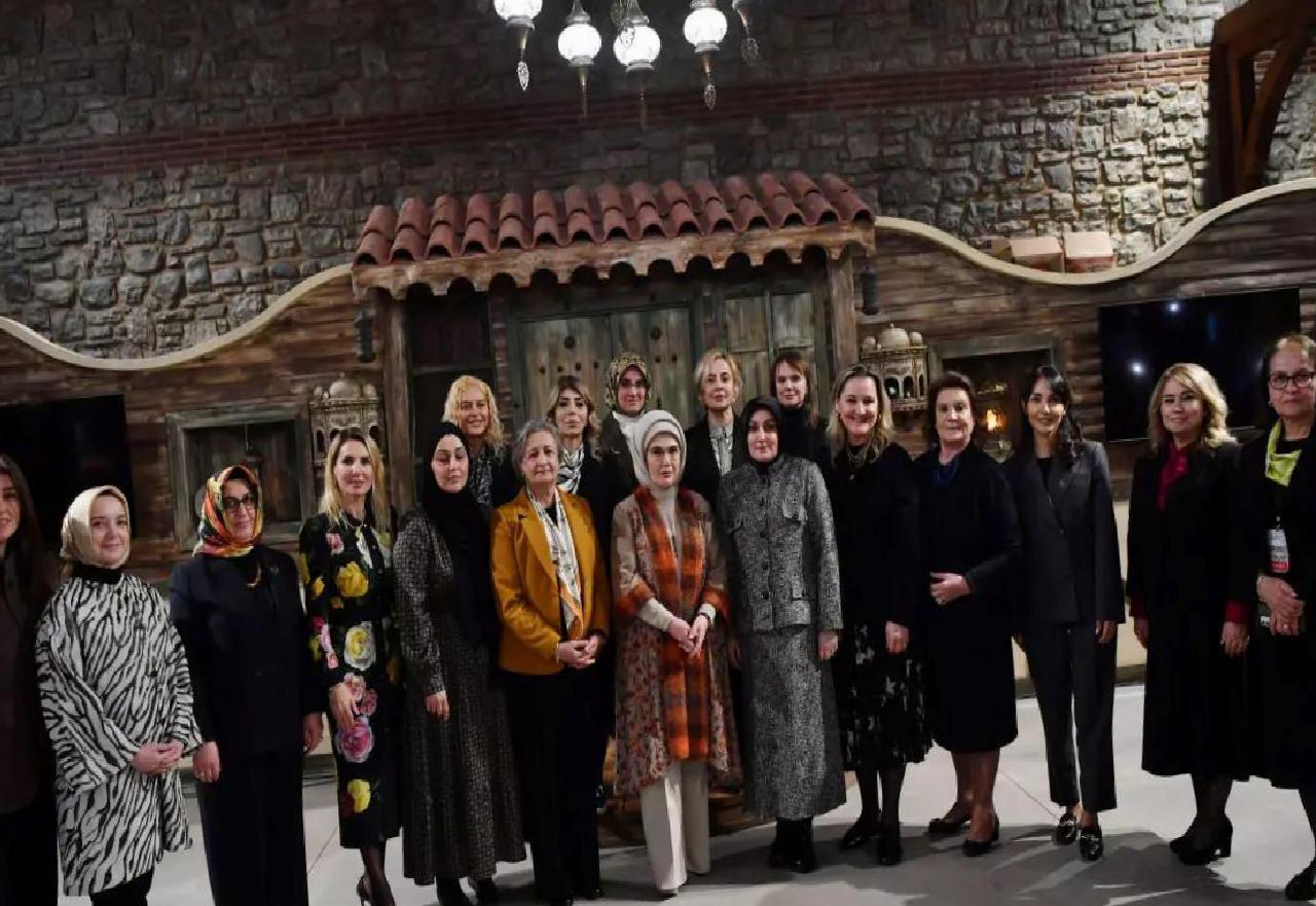 Emine Erdoğan’ın Bozdağ Film Platosu Ziyareti: İyilik, Dayanışma ve Medeniyet Vurgusu