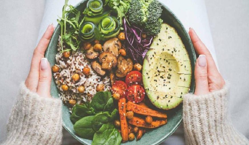 Hamilelikte Beslenme Rehberi: Protein, Süt Ürünleri ve Yeşillikler İçeren Dengeli Tabağınız