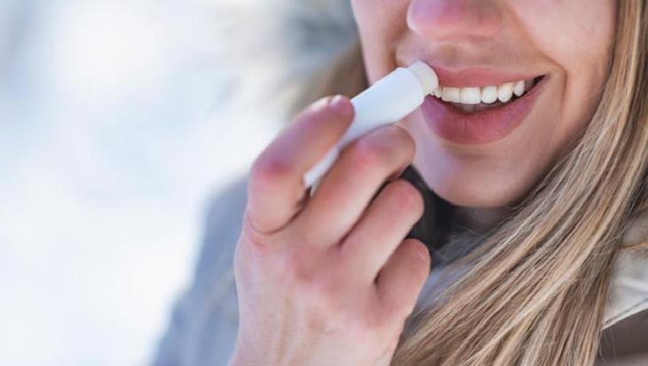 Pancar Suyu ve Doğal Arete: Dudak ve Yanak İçin Pratik Doğal Karışım