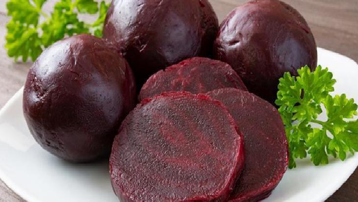 Pancar Suyu ve Doğal Arete: Dudak ve Yanak İçin Pratik Doğal Karışım