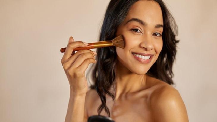 Pancar Suyu ve Doğal Arete: Dudak ve Yanak İçin Pratik Doğal Karışım