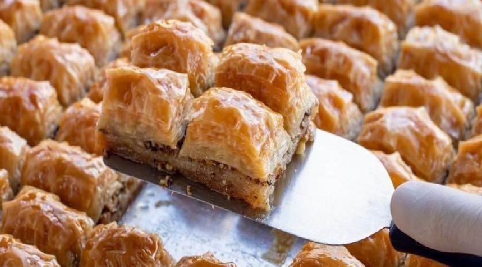 Ramazan Bayramı Sofralarının Vazgeçilmezi: Baklavanın Zararları ve Sağlıklı Tüketim Püf Noktaları
