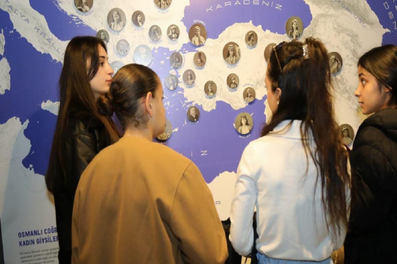 19. Yüzyılda Osmanlı Coğrafyasında Kadın: Yaşam, Güç ve Kültürel Zenginlikler