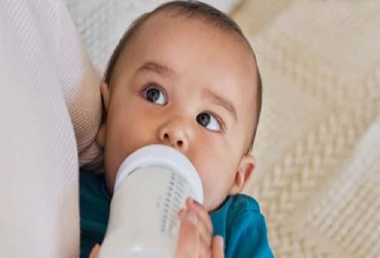 Bebek Beslenmesinde Biberon Seçimi: Sağlıklı Malzeme ve Model Rehberi