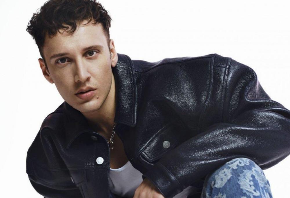 Edis, Toplu Taşımada Kendi Şarkısını Seslendirdi: Anlar Sosyal Medyayı Edindi