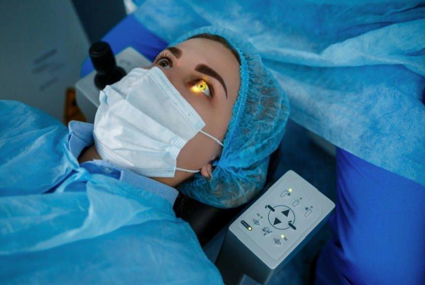 Gözlük ve Lens Bağımlılığından Kurtulmanın Yeni Yolu: Kişiye Özel Lazer Göz Cerrahisi