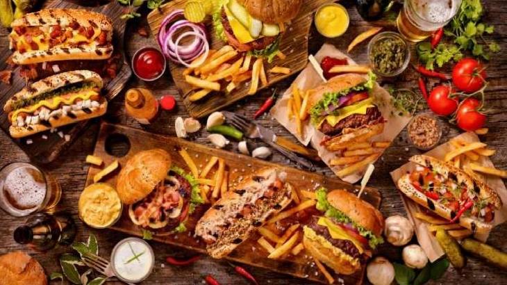 Hızlı Yiyeceklerin Kalp Üzerindeki Sessiz Tehlikesi: Uzmanlardan Uyarı ve Sağlıklı Alternatifler