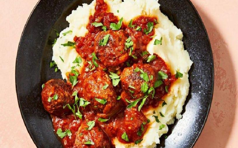Patates Püresi Yatağında Soslu Köfte Tarifi
