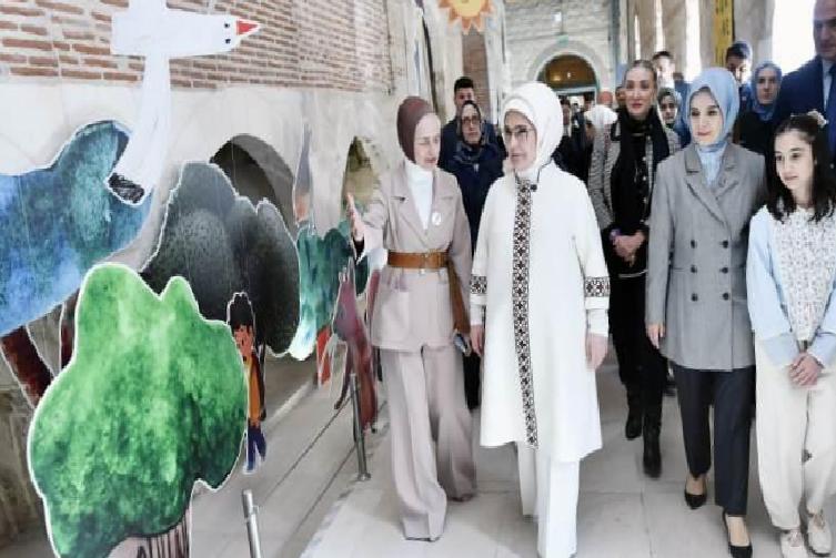 Rami Çocuk ve Sanat Bienali Açılışında Emine Erdoğan, Hayal Gücünün Medeniyet Gücü Olduğunu Vurguluyor