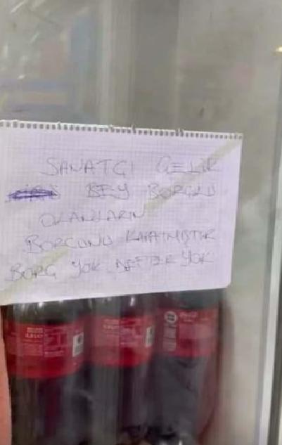 Ünlü Sanatçı Çelik, Veresiye Borçlarını Topluca Kapatarak Mahalleyi Mutlulukla Gördü