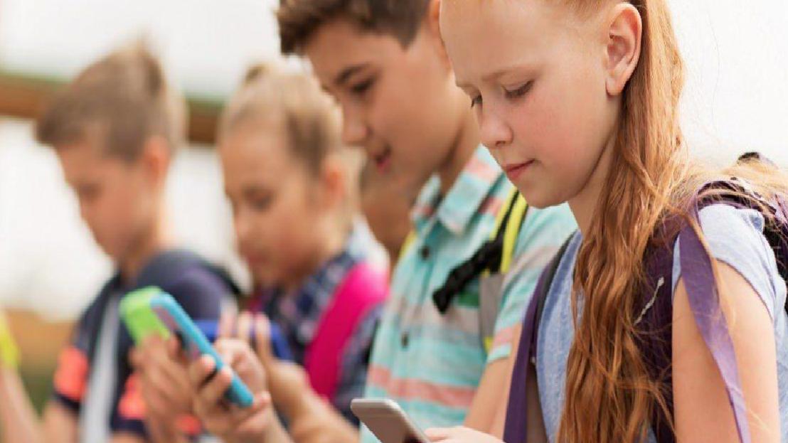 Uzmanlardan Uyarı: Çocuklarda Ekran Kullanımını Dengede Tutmanın Stratejileri