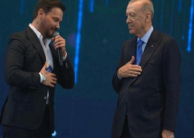 A Milli Futbol Takımı İçin Sinan Akçıl’ın Şarkı Maratonu: Tepkiler, Destekler ve Eleştiriler