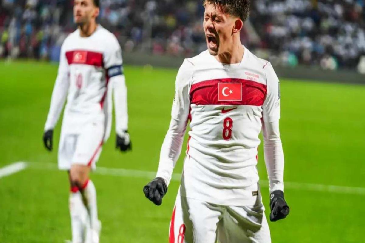 A Milli Futbol Takımı İçin Sinan Akçıl’ın Şarkı Maratonu: Tepkiler, Destekler ve Eleştiriler