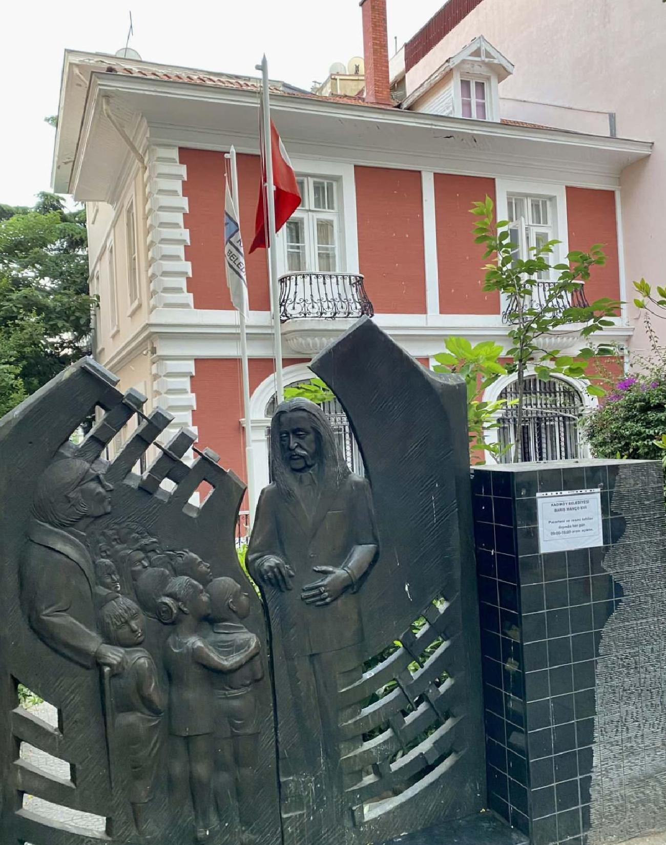Barış Manço'nun Oğlu Doğukan Manço: Evini Geri Esaretten Kurtarmak İçin Yıllardır Süren Mücadele