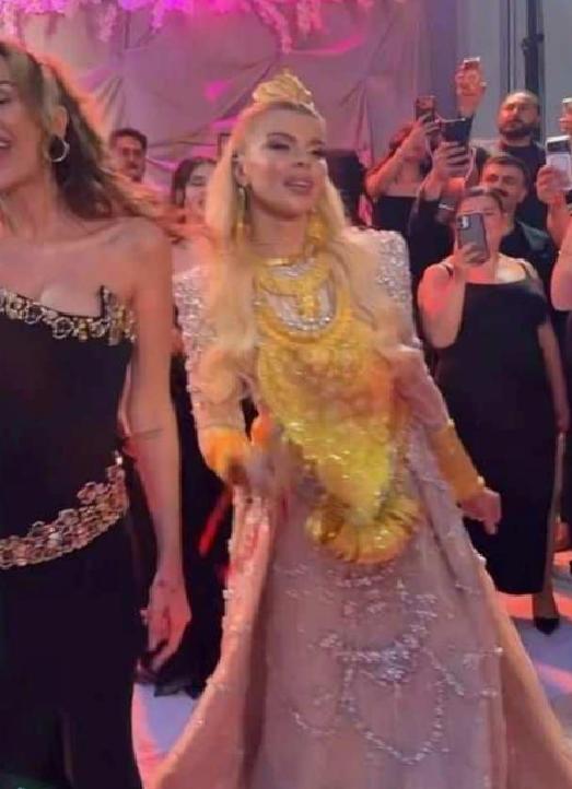 Çağla Öz ve Mehmet Fatih Tançalan Nişan Töreni: Altınlar ve Gelenekler Gecesinde Büyüledi