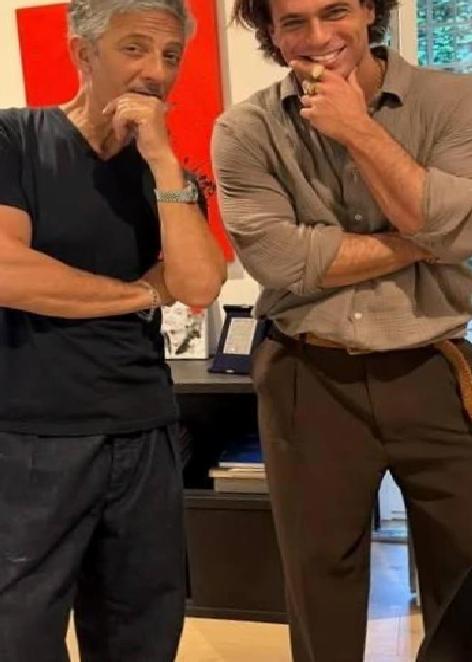 Can Yaman'ın Sakal ve Bıyığını Kestirerek Yeni Görünüm Hikayesi