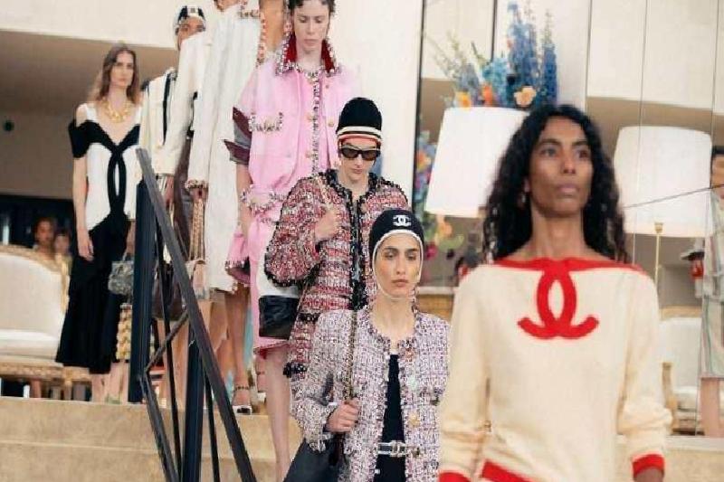 Chanel Cruise 2026/27: Çıplak Ayak Görünümlü Sandalet ve Türkiye Fiyatı Tartışması