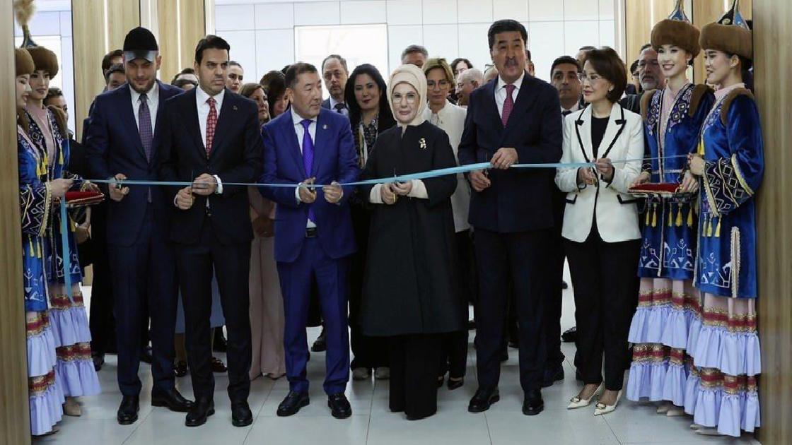 Emine Erdoğan'ın Kazakistan Ziyaretindeki Sıfır Atık Laboratuvarı Açılışı ve Eğitim İşbirlikleri