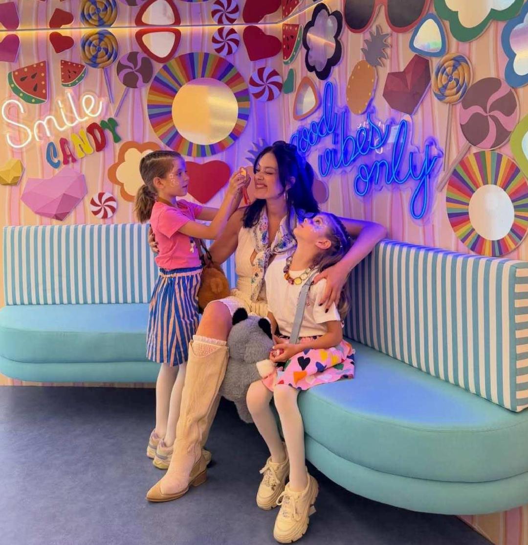 Pelin Akil ve Anıl Altan, İkiz Kızlarının Doğum Günü İçin Yeniden Bir Araya Geldi