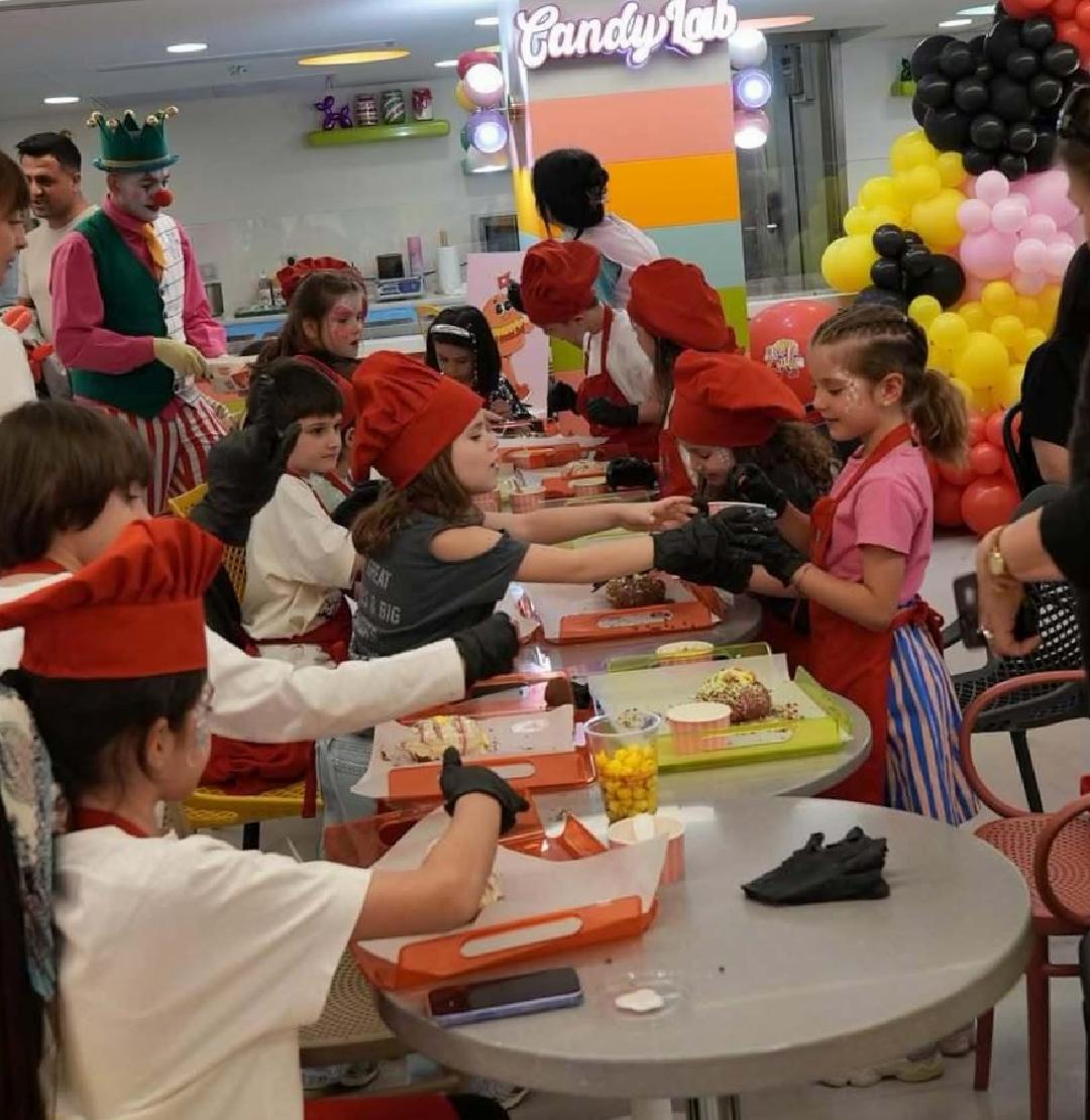 Pelin Akil ve Anıl Altan, İkiz Kızlarının Doğum Günü İçin Yeniden Bir Araya Geldi