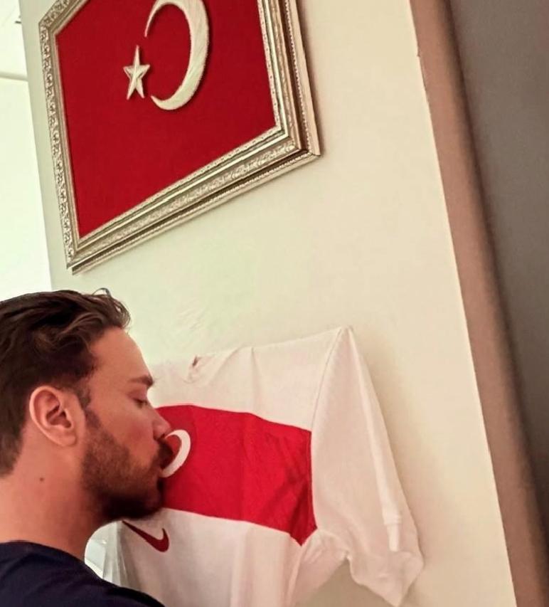 Türkler Geliyor Marşıyla Dünya Kupası Heyecanı: Akçıl’ın Manidar Saat Seçimi ve İlk Dinleyiciler