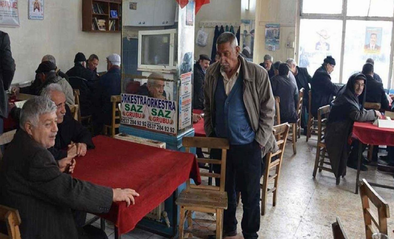 Kahvehanede Bırakılan Eşe Mahkeme Emsal Kararı: 100 Bin TL Tazminat