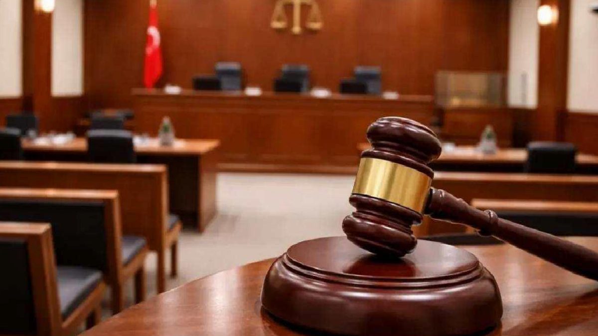 Kahvehanede Bırakılan Eşe Mahkeme Emsal Kararı: 100 Bin TL Tazminat