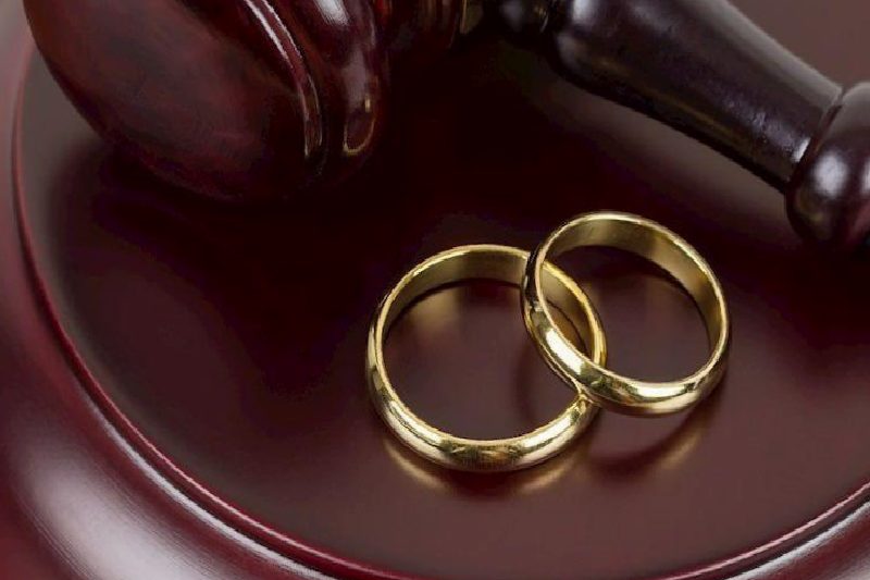 Kahvehanede Bırakılan Eşe Mahkeme Emsal Kararı: 100 Bin TL Tazminat