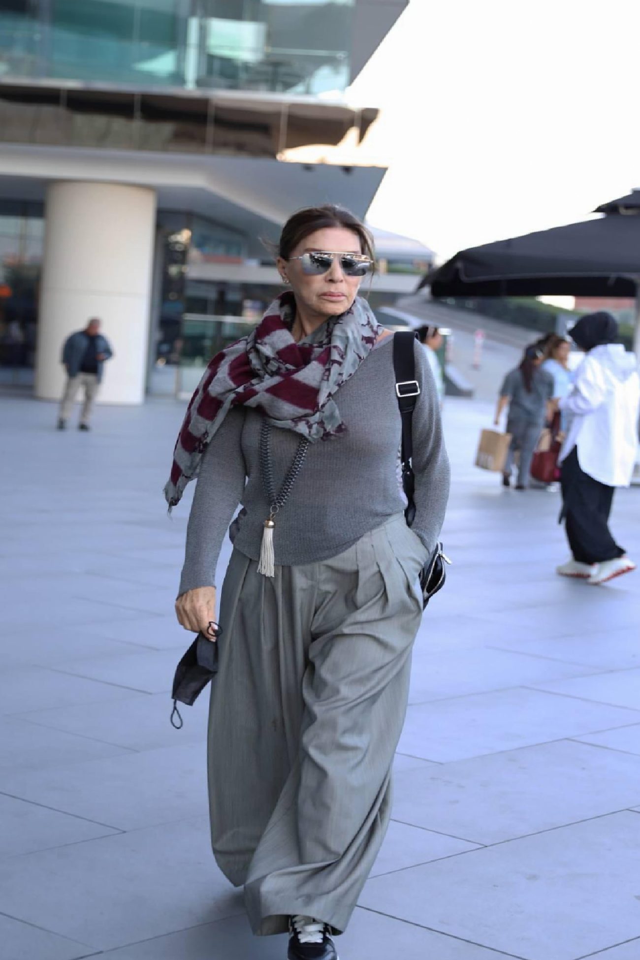 Nebahat Çehre Almanya Paylaşımıyla Gündemde: Yıllara Meydan Okuyan Şıklık