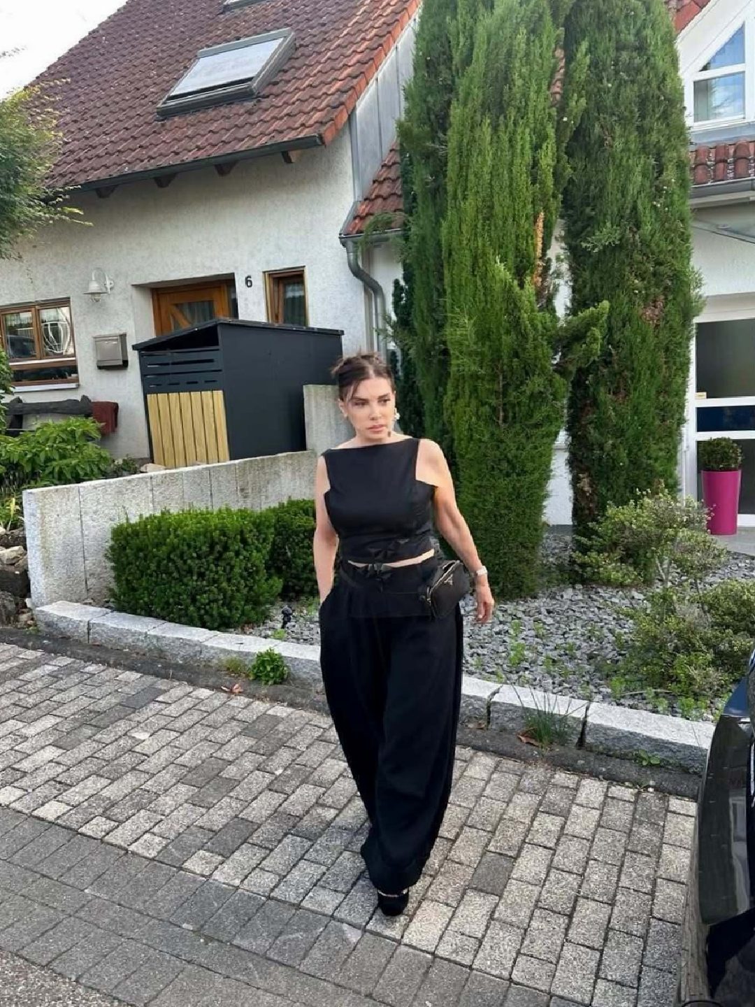 Nebahat Çehre Almanya Paylaşımıyla Gündemde: Yıllara Meydan Okuyan Şıklık