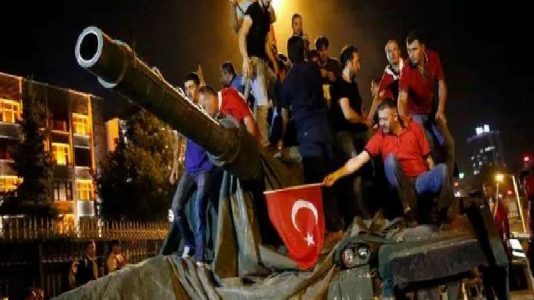 15 Temmuz: Halkın Gücü ve Sinemanın Rolü Üzerine Bir Röportajın Yeniden Betimlemesi