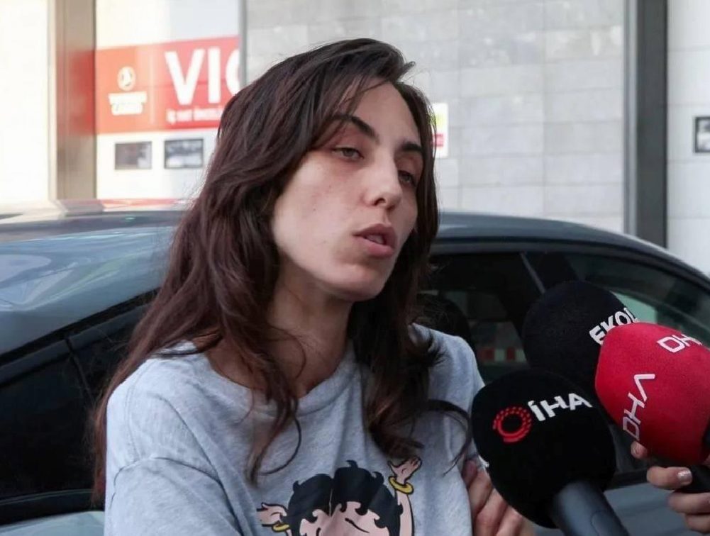Anjelik Calvin: Annesinin Dostlarının Vefasızlığı ve Yaşadığı Zorluklar