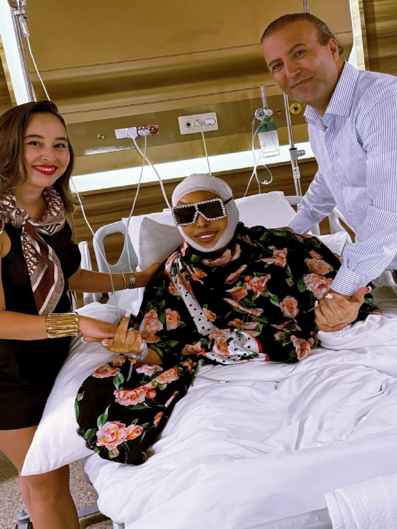 Bülent Ersoy'un Estetik Yolculuğu: Güvendiği Doktoruyla Yeniden Kendini Keşfi