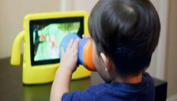 Çocuklarda Ekran Kullanımını Dengelemek: İçerik ve Aktiviteyle Tatile Verimli Geçiş