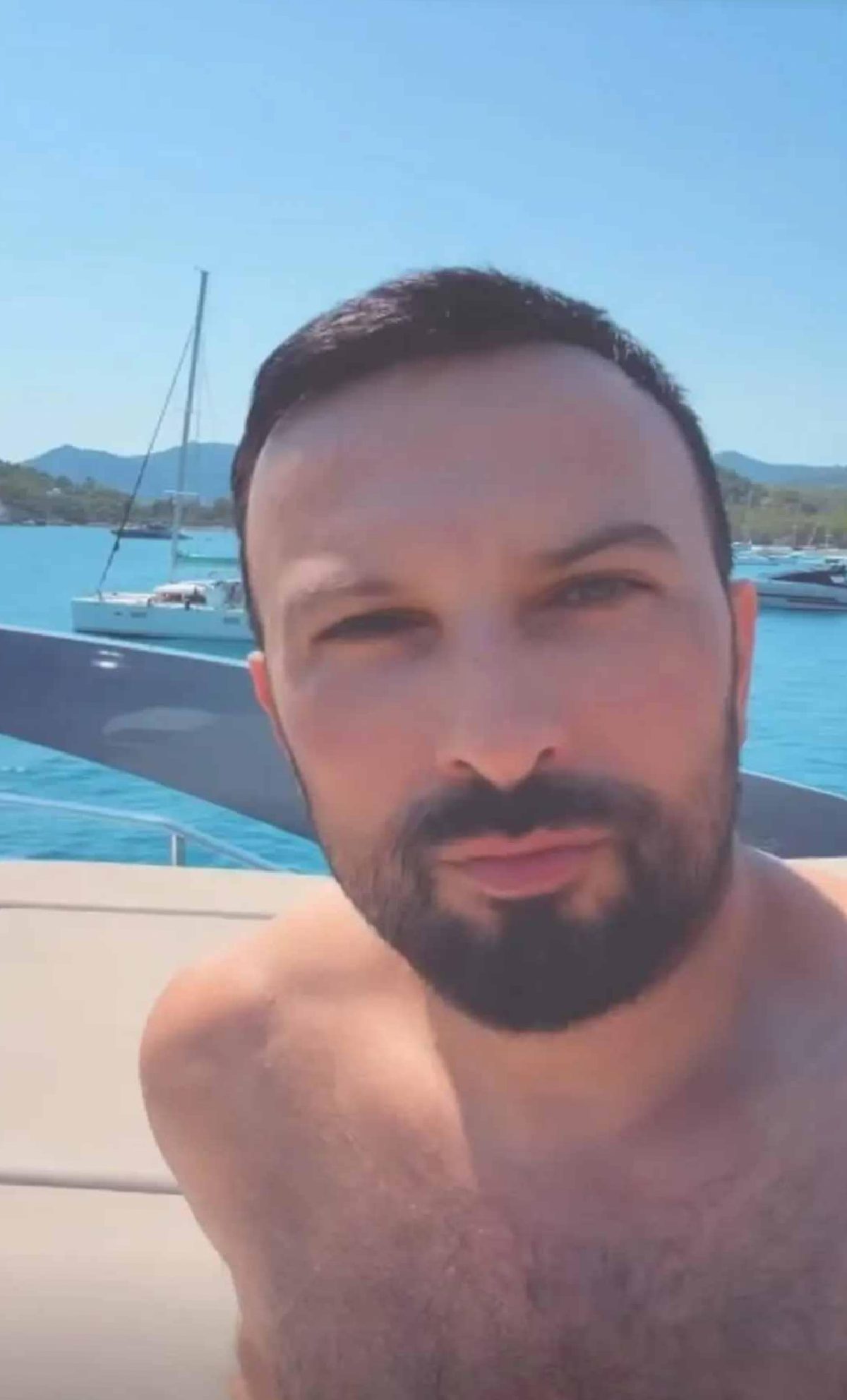 Ibiza Tatili ve Yeni İmajıyla Megastar Tarkan