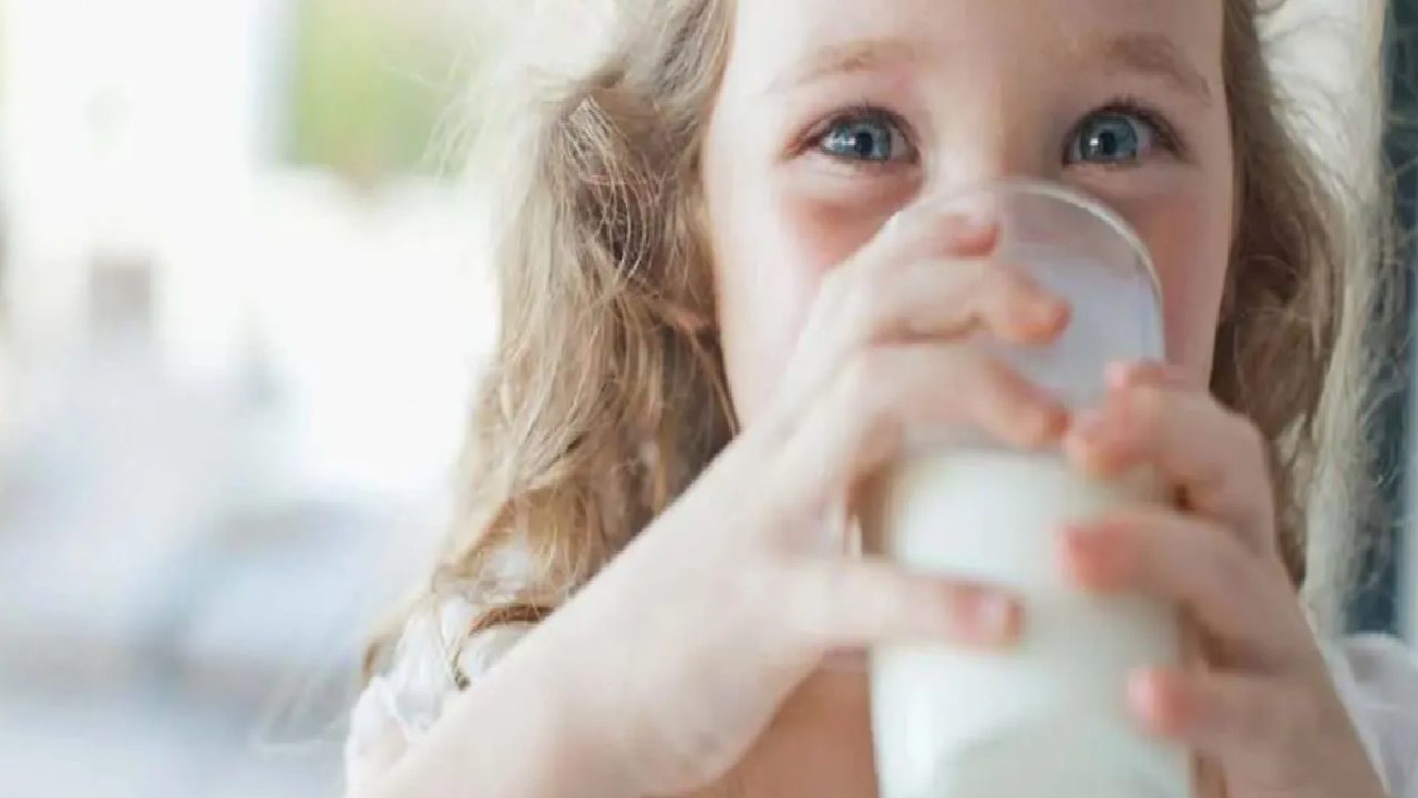 İnek Sütünün Bebek Beslenmesindeki Etkileri: Erken Dönem Kullanımının Olası Riskleri