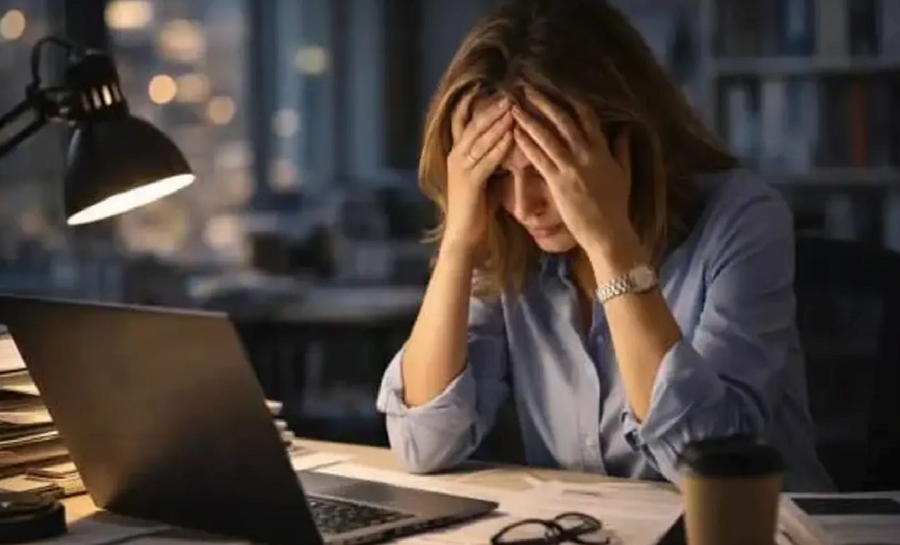İş Stresi ve Tükenmişliğin Gizli Yolculuğu: Belirtiler, Risk Grupları ve Çözüm Yolları