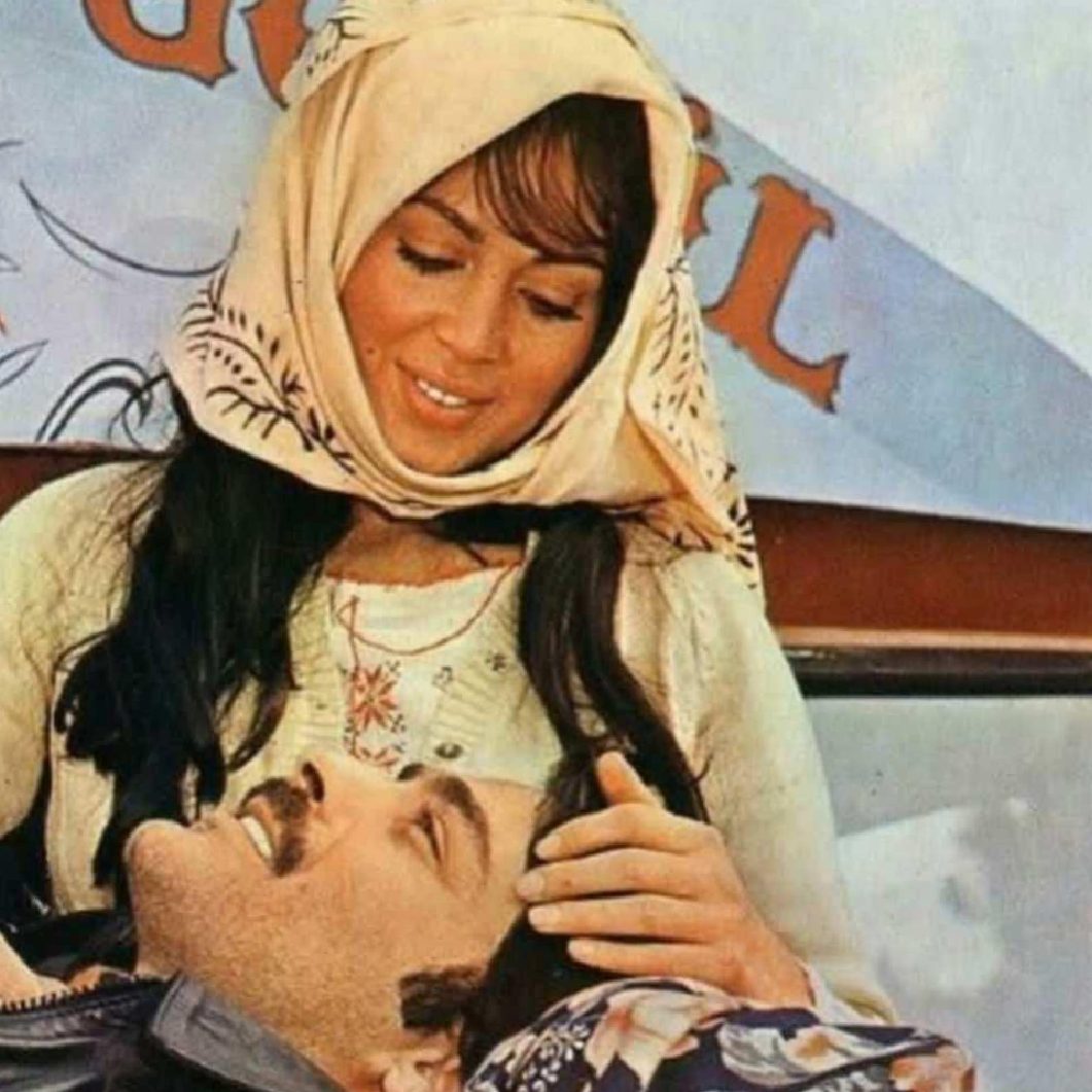 Kadir İnanır'ın Cenaze Töreni: Türkan Şoray'ın Duygusal Anları ve Kalabalık