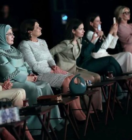 NATO Liderler Zirvesi’nde Emine Erdoğan’ın Ev Sahipliğinde Şıklık ve Sanat Buluşması