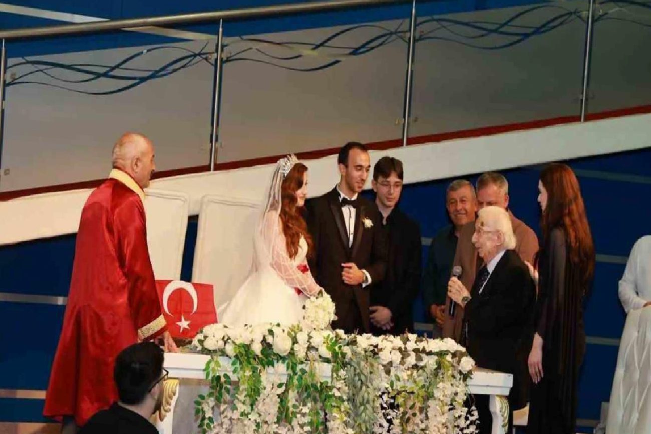 Osmanoğlu Ailesinin Mutlu Günü: Mohammed Halil ve Havva Sude'nin Önemli Nikah Anı