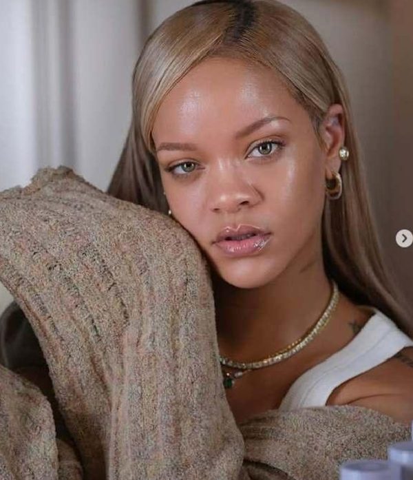 Rihanna'dan Ankara Havalimanı Takibi: Türk Hayranlarında Merak Rüzgârı